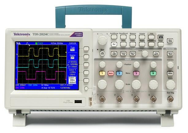 TDS 2000 - Digitální osciloskopy řady TDS2000