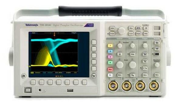 TDS 3000 - Digitální osciloskopy řady TDS3000